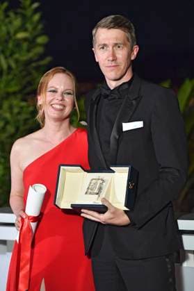 Alma Pöysti and Jussi Vatanen with the Jury Prize for Fallen Leaves representing Aki Kaurismäki at the Photocall with the Laureates at the Festival de Cannes 2023 76 Cannes International Film Festival at the Palais des Festivals Cannes, 27 05 2023. Foto:xD.xBedrosianx xFuturexImage