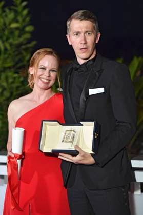 Alma Pöysti and Jussi Vatanen with the Jury Prize for Fallen Leaves representing Aki Kaurismäki at the Photocall with the Laureates at the Festival de Cannes 2023 76 Cannes International Film Festival at the Palais des Festivals Cannes, 27 05 2023. Foto:xD.xBedrosianx xFuturexImage