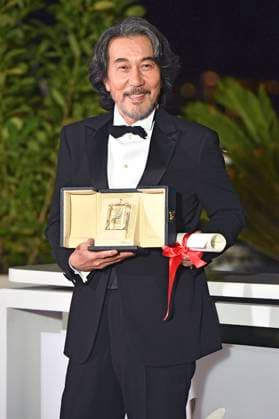 Koji Yakusho with the best actor award in Perfect Days at the photocall with the award winners at the Festival de Cannes 2023 76 Cannes International Film Festival at the Palais des Festivals Cannes, 27 05 2023. Foto:xD.xBedrosianx xFuturexImage