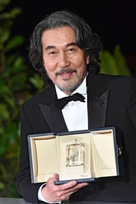 Koji Yakusho with the best actor award in Perfect Days at the photocall with the award winners at the Festival de Cannes 2023 76 Cannes International Film Festival at the Palais des Festivals Cannes, 27 05 2023. Foto:xD.xBedrosianx xFuturexImage