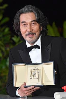 Koji Yakusho with the best actor award in Perfect Days at the photocall with the award winners at the Festival de Cannes 2023 76 Cannes International Film Festival at the Palais des Festivals Cannes, 27 05 2023. Foto:xD.xBedrosianx xFuturexImage