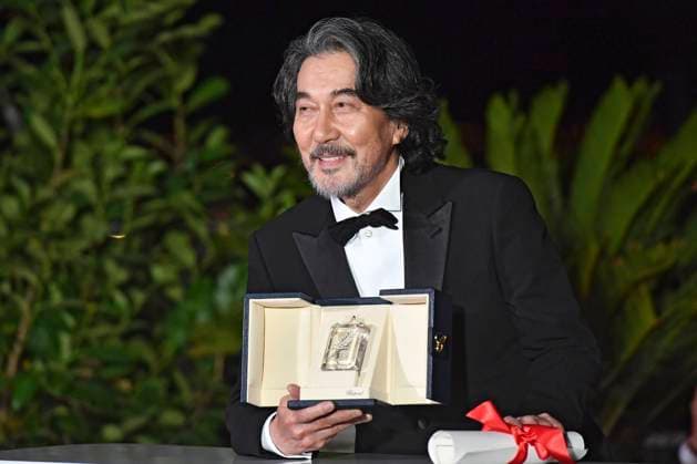 Koji Yakusho with the best actor award in Perfect Days at the photocall with the award winners at the Festival de Cannes 2023 76 Cannes International Film Festival at the Palais des Festivals Cannes, 27 05 2023. Foto:xD.xBedrosianx xFuturexImage
