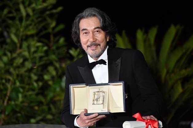 Koji Yakusho with the best actor award in Perfect Days at the photocall with the award winners at the Festival de Cannes 2023 76 Cannes International Film Festival at the Palais des Festivals Cannes, 27 05 2023. Foto:xD.xBedrosianx xFuturexImage