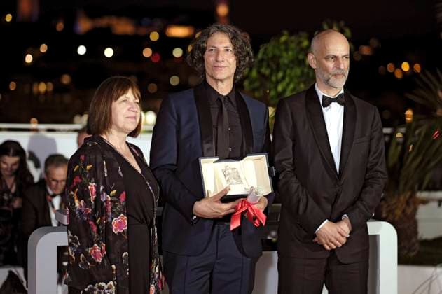 Ewa Puszczynska, Jonathan Glazer with the Grand Jury Prize for The Zone of Interest and James Wilson at the photocall with the award winners at the Festival de Cannes 2023 76 Cannes International Film Festival at the Palais des Festivals Cannes, 27 05 2023. Foto:xD.xBedrosianx xFuturexImage