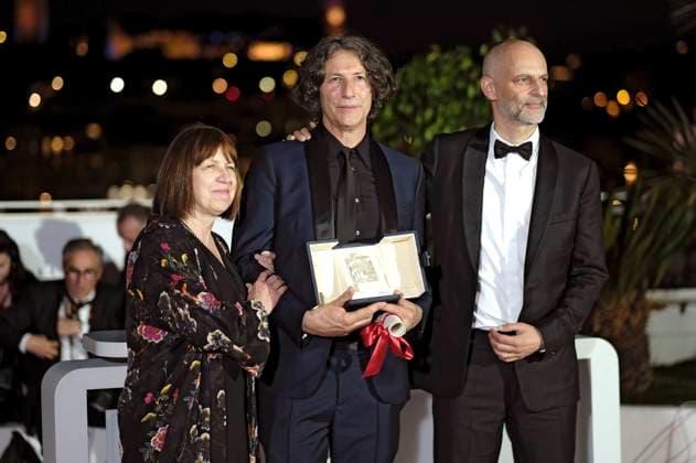 Ewa Puszczynska, Jonathan Glazer with the Grand Jury Prize for The Zone of Interest and James Wilson at the photocall with the award winners at the Festival de Cannes 2023 76 Cannes International Film Festival at the Palais des Festivals Cannes, 27 05 2023. Foto:xD.xBedrosianx xFuturexImage