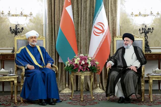 News Themen der Woche KW21 News Bilder des Tages May 29, 2023, Tehran, Tehran, Iran: Iran s President EBRAHIM RAISI (R) and Sultan of Oman, HAITHAM BIN TARIQ, (L) attending a meeting. Oman has a long record of being a key broker between Iran and the West, amid volatile regional tensions. Tehran Iran - ZUMAi98_ 20230529_zih_i98_016 Copyright: xIranianxPresidencyx