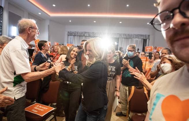 May 28, 2023, EDMONTON, AB, CANADA: Leader of the NDP Rachel Notley meets with supporters during a campaign rally in Edmonton Alberta on Sunday May 28, 2023. EDMONTON CANADA  - ZUMAc35_ 20230528_zaf_c35_023 Copyright: xJasonxFransonx