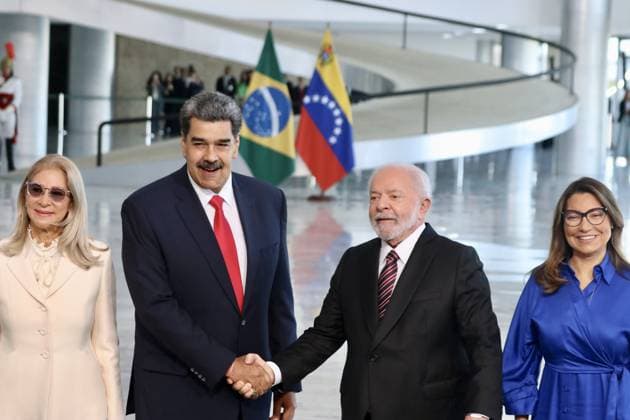 News Bilder des Tages Lula receives Maduro, Venezuelan President in Brasilia. (INT) Lula receives Maduro, Venezuelan President in Brasilia. May 29, 2023, Brasilia, Federal District, Brazil: The President of Brazil, Luiz Inacio Lula da Silva receives the President of the Bolivarian Republic of Venezuela Nicolas Maduro, at the Planalto Palace in Brasilia. Credit: Frederico Brasil Thenews2 (Foto: Frederico Brasil Thenews2 imago images) Lula receives Maduro, Venezuelan President in Brasilia.  Copyright: xFredericoxBrasilx