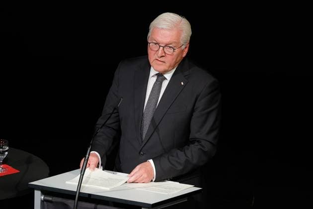 Bilder des Jahres 2023, News 05 Mai News Themen der Woche KW22 News Bilder des Tages Gedenkfeier 30 Jahre Brandanschlag auf das Haus der Familie Genc, wo 5 Kinder und Jugendliche starben 29.05.2023, Solingen, Theater und Konzerthaus, Gedenkfeier 30 Jahre Brandanschlag auf das Haus der Familie Genc im Bild: Bundespraesident Frank-Walter Steinmeier,haelt eine Rede zum Gedenktag und wuerdigt die Verdienste und Friedensversuche von Mevluede Genc *** Commemoration 30 years of arson attack on the house of the family Genc, where 5 children and young people died 29 05 2023, Solingen, theater and concert hall, commemoration 30 years of arson attack on the house of the family Genc in the picture German President Frank Walter Steinmeier,holds a speech on the commemoration day and honors the merits and peace attempts of Mevluede Ge nordphoto GmBHxMeuter nph00351