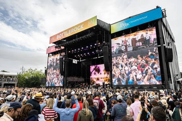 May 28, 2023, NAPA, CA, USA: Sheryl Crow performs on Day 3 of BottleRock Napa Valley Music Festival at Napa Valley Expo on May 28, 2023 in Napa, California. NAPA USA - ZUMAs181 20230528_zea_s181_190 Copyright: xChrisxTuitex