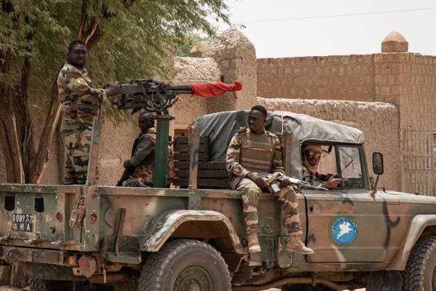 Soldiers from the Malian armed forces (FAMa) secure the Place Sankore during an official visit by a foreign delegation and the governor of Timbuktu to the Ahmed Baba centre (IHERI-ABT) on 31 March 2021.  NicolasxRemenex xLexPictorium LePictorium_0281373
