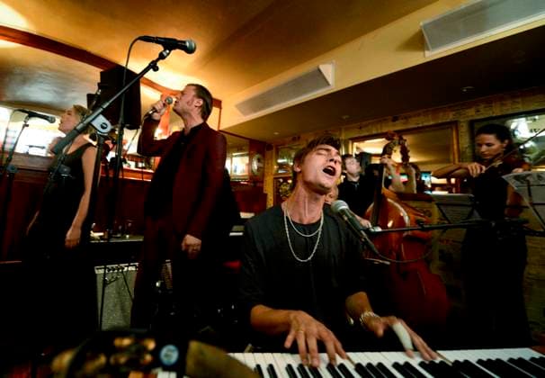 STOCKHOLM 2010903 Sangaren Gustaf NorÃ n i bandet Mando Diao som är aktuella med albumet Infruset där de tonsatt dikter av Gustaf Fröding. STOCKHOLM SVERIGE x10050x *** STOCKHOLM 2010903 Singer Gustaf NorÃ n of the band Mando Diao, who are releasing the album Infruset with poems by Gustaf Fröding STOCKHOLM SWEDEN x10050x  Copyright: xPONTUSxLUNDAHLx xTTx MANDO DIAO