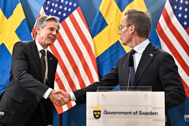 News Themen der Woche KW22 News Bilder des Tages US Secretary of State Antony Blinken and Sweden s Prime Minister Ulf Kristersson shaking hands during a press meeting at F 21 air fleet, Kallaxheden in Lulea, Sweden May 30, 2023. Sweden s EU presidency arranges a meeting of the trade and technology council between the EU and the US in Lulea. Lulea Sweden x10030x *** US Secretary of State Antony Blinken and Sweden s Prime Minister Ulf Kristersson shaking hands during a press meeting at F 21 air fleet, Kallaxheden in Lulea, Sweden May 30, 2023 Sweden s EU presidency arranges a meeting of the trade and technology council between the EU and the US in Lulea Lulea Sweden x10030x  Copyright: xJonasxEkströmer TTx TRANSATLANTIC MINISTERIAL MEETING LULEA TTNEWS021082