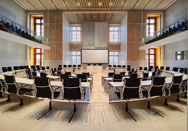 Neuer Plenarsaal des Landtags von Mecklenburg-Vorpommern im Schweriner Schloss, Deutschland, Mecklenburg-Vorpommern, Schwerin new plenary hall of the state parliament of Mecklenburg-Western Pomerania in Schwerin Castle, Germany, Mecklenburg-Western Pomerania, Schwerin BLWS687611 *** New Chamber of State parliaments from Mecklenburg Western Pomerania at Schwerin Castle, Germany, Mecklenburg Western Pomerania, Schwerin New Plenary Hall of The State Parliament of Mecklenburg Western Pomerania in Schwerin Castle, Germany, Mecklenburg Western Pomerania, Schwerin BLWS687611 Copyright: xblickwinkel S.xZiesex