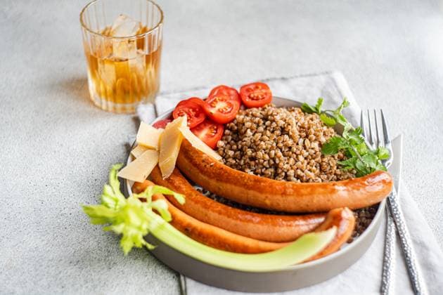 Healthy lunch bowl with buckwheat and sausages served on the table AnnaBogush_ID14406_432424_003 Copyright: xAnnaxBogushx Model Released