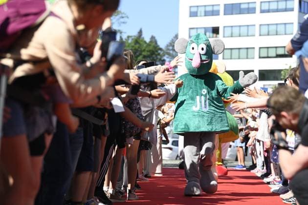 Entertainment Themen der Woche KW22 Entertainment Bilder des Tages The Zlin Film Festival, 63rd International Film Festival for Children and Youth, began on June 1, 2023, in Zlin, Czech Republic. On the photo are seen Ju (green) and Hele (yellow) characters. (CTKxPhoto DaliborxGluck) CTKPhotoP2023060103049  CTKPhotoP2023060103049