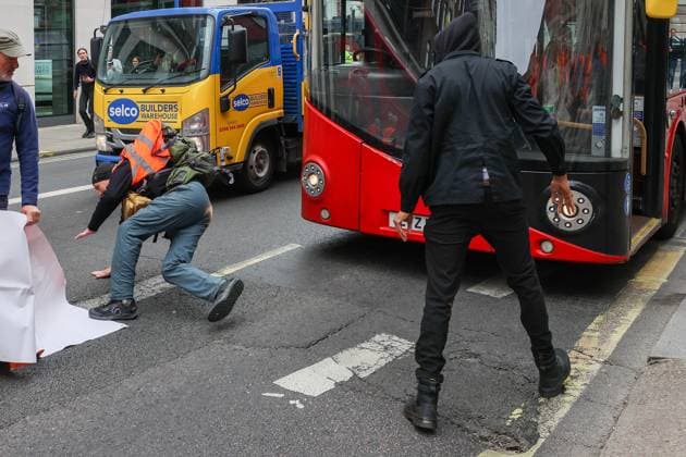 News Themen der Woche KW22 News Bilder des Tages . 01 06 2023. London, United Kingdom. Just Stop Oil Protests London An Arriva bus driver attacks Just Stop Oil protesters slow walk protest on New Oxford Street, near Tottenham Court Road, London  xMartynxWheatleyx xi-Imagesx IIM-24425-0032