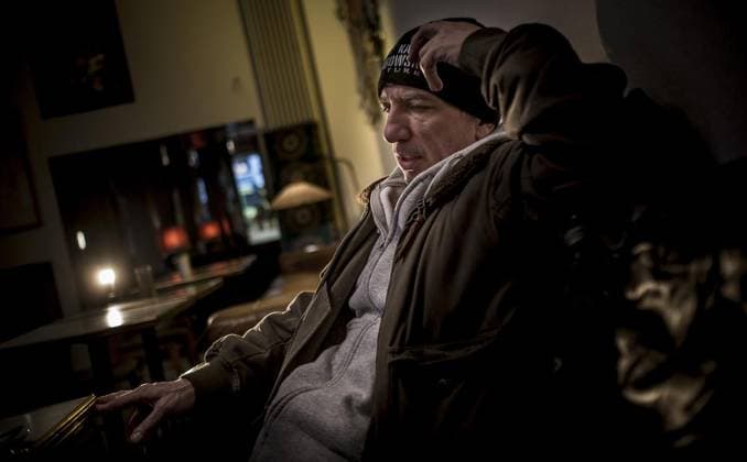 Der Schauspieler Ralf Richter spricht während eines Interviews im Cafe Schmitz über seine Pläne mit Obdachlosen. Der Mime plant ein Projekt Hotel für Obdachlose mit 4 Sternen . Montag 20.01.14 in Köln. Foto Jakob Studnar Der Schauspieler Ralf Richter spricht während eines Interviews im Cafe Schmitz über seine Pläne mit Obdachlosen. Der Mime plant ein Projekt Hotel für Obdachlose mit 4 Sternen . Montag 20.01.14 in Köln. Foto Jakob Studnar Buntes Köln Copyright: JakobxStudnar