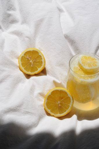 A closeup of a lemon juice with lemons on the bed *** einer closeupe des einer Zitrone Saft mit Zitronen am der Bett 4983821 RECORD DATE NOT STATED