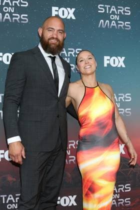 June 1, 2023, Los Angeles, CA, USA: LOS ANGELES - JUN 1: Travis Browne, Ronda Rousey at the FOX s Stars on Mars VIP Red Carpet Press Preview at the Scum & Villainy Cantina on June 1, 2023 in Los Angeles, CA Los Angeles USA - ZUMAb170 20230601_zap_b170_037 Copyright: xKayxBlakex
