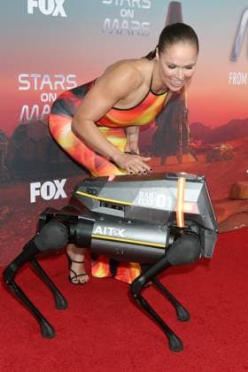 June 1, 2023, Los Angeles, CA, USA: LOS ANGELES - JUN 1: Ronda Rousey, Rad Dog Robot at the FOX s Stars on Mars VIP Red Carpet Press Preview at the Scum & Villainy Cantina on June 1, 2023 in Los Angeles, CA Los Angeles USA - ZUMAb170 20230601_zap_b170_058 Copyright: xKayxBlakex