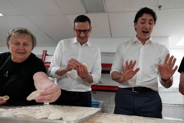 June 2, 2023, TORONTO, ON, Canada: Poland Prime Minister Mateusz Morawiecki, centre, and Prime Minister Justin Trudeau, right, make polish pierogies during a visit to Benna s bakery and deli in Toronto on Friday, June 2, 2023. TORONTO Canada - ZUMAc35_ 20230602_zaf_c35_073 Copyright: xFrankxGunnx
