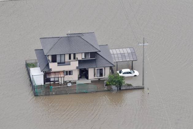 Bilder des Jahres 2023, News June 06 News Themen der Woche KW22 News Bilder des Tages Heavy rain in Japan Photo taken on June 3, 2023, from a Kyodo News helicopter shows a house surrounded by floodwaters in the Aichi Prefecture city of Toyokawa, central Japan, following heavy rain brought about by Typhoon Mawar.  A14AA0001544150P