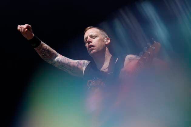 Bassist Robert Ehrenbrand von der Band Boysetsfire bei ihrem Auftritt bei Rock am Ring (RaR) 2023. Rock am Ring ist ein von Marek Lieberberg gegründetes Musikfestival, das traditionell auf dem Nürburgring in der Nähe der Stadt Adenau in der Eifel stattfindet. Es gilt als das traditionsreichste Rockfestival Deutschlands. Nürburg, 04.06.2023 Rheinland-Pfalz Deutschland *** Bassist Robert Ehrenbrand of the band Boysetsfire performing at Rock am Ring RaR 2023 Rock am Ring is a music festival founded by Marek Lieberberg that traditionally takes place at the Nürburgring near the town of Adenau in the Eifel region It is considered the most traditional rock festival in Germany Nürburg, 04 06 2023 Rhineland-Palatinate Germany Copyright: xChristophxHardtx