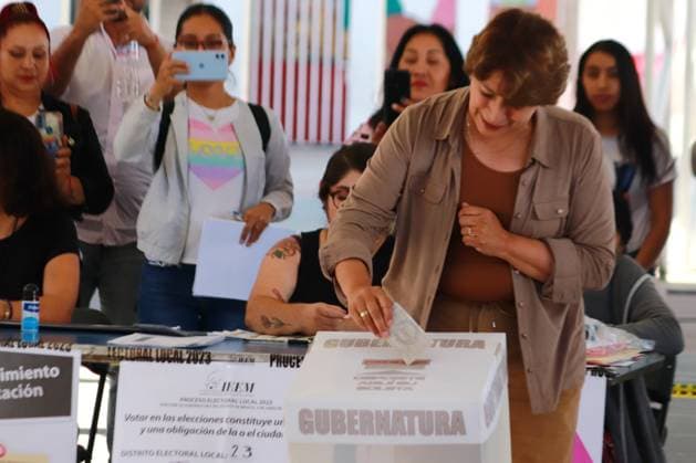 June 04, 2023 in Texcoco, State of Mexico, Mexico: The candidate for the Governor of the State of Mexico for the MORENA party (National Regeneration Movement); Delfina Gomez, casts her vote at the ballot box in the Municipality of Texcoco. June 04, 2023 in Texcoco, Mexico. Texcoco Mexico - ZUMAe321 20230604_zia_e321_181 Copyright: xCarlosxSantiagox