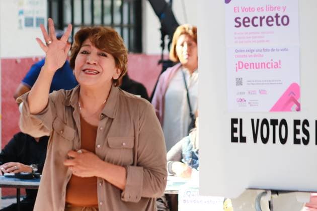 News Bilder des Tages June 04, 2023 in Texcoco, State of Mexico, Mexico: The candidate for the Governor of the State of Mexico for the MORENA party (National Regeneration Movement); Delfina Gomez, casts her vote at the ballot box in the Municipality of Texcoco. June 04, 2023 in Texcoco, Mexico. Texcoco Mexico - ZUMAe321 20230604_zia_e321_184 Copyright: xCarlosxSantiagox