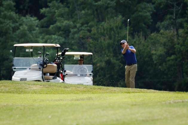 Entertainment Themen der Woche KW22 Entertainment Bilder des Tages United States President Joe Biden plays a shot from the fairway on the golf course at Joint Base Andrews, MD, US, on Sunday, June 4, 2023. Biden yesterday signed legislation averting a US debt default, sidestepping a catastrophic blow to the economy with a bipartisan victory that defied Washington expectations. Copyright: xTingxShenx xPoolxviaxCNPx MediaPunchx