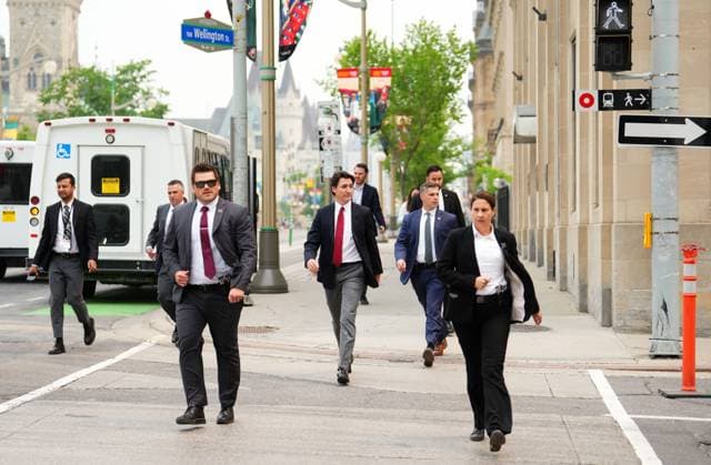 June 5, 2023, Ottawa, ON, CANADA: Prime Minister Justin Trudeau is flanked by security as he crosses the road on his way to a press conference, in Ottawa, Monday, June 5, 2023. Ottawa CANADA  - ZUMAc35_ 20230605_zaf_c35_011 Copyright: xSeanxKilpatrickx