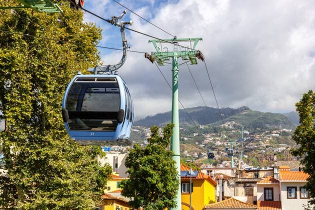 Seilbahn von Funchal zum botanischen Garten auf der Insel Madeira in Portugal Madeira, Portugal - 13. September 2022: Seilbahn von Funchal zum botanischen Garten auf der Insel Madeira, Portugal. Copyright: xZoonar.com MarkusxMainkax 20131932
