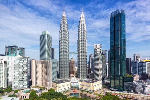 Petronas Twin Towers Hochhäuser KLCC Skyline von Kuala Lumpur in Malaysia Kuala Lumpur, Malaysia - 5. Februar 2023: Petronas Twin Towers Hochhäuser KLCC Skyline von Kuala Lumpur in Malaysia. Copyright: xZoonar.com MarkusxMainkax 20132126