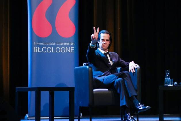 Bilder des Jahres 2023, Entertainment June 06 Entertainment Themen der Woche KW23 Entertainment Bilder des Tages Nick Cave, der Musiker und Autor bei der Vorstellung seines Bestsellers Glaube, Hoffnung und Gemetzel im Rahmen der Lit Cologne Spezial am 05.06.2023 in Koeln Nick Cave bei der Vorstellung seines Bestsellers im Rahmen der Lit Cologne Spezial in Koeln *** Nick Cave, the musician and author at the presentation of his bestseller Faith, Hope and Carnage at the Lit Cologne Special on 05 06 2023 in Cologne Nick Cave at the presentation of his bestseller at the Lit Cologne Special in Cologne 
