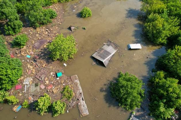 News Themen der Woche KW23 News Bilder des Tages RUSSIA, KHERSON REGION - JUNE 6, 2023: A dam breach at the Kakhovka Hydroelectric Power Plant results in flooding. Regional emergency services say the strike last night may have been launched from a Vilkha multiple rocket launcher, causing its partial collapse and a release of water downstream. They have also asked the population of the adjacent areas to prepare for evacuation. Alexei Konovalov TASS  59649122