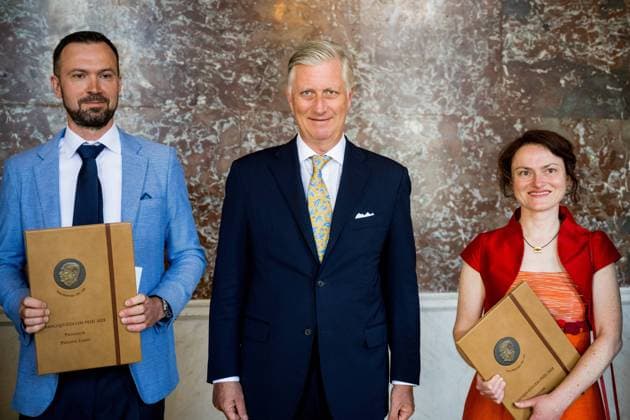 Entertainment Themen der Woche KW23 Entertainment Bilder des Tages Philippe Lemey, King Philippe - Filip of Belgium and Sarah-Maria Fendt poses for the photographer after a ceremony to award the Francqui-Collen Prize scientific awards for 2023, Tuesday 06 June 2023 in Brussels. The scientific prize, which is often referred to as the Belgian Nobel Prize , is awarded by The Francqui Foundation and is worth 250.000 euros.  JASPERxJACOBS 68497755