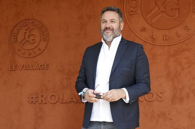 Bruce Toussaint CELEBRITES : Roland-Garros 2023 - Paris - 06 06 2023 MichaelBaucher Panoramic 