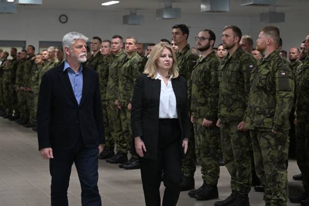 Bilder des Jahres 2023, News June 06 News Themen der Woche KW23 News Bilder des Tages Czech President Petr Pavel (left) and Slovak President Zuzana Caputova (right) visit NATO s multinational battlegroup under Czech command in Lest, Czech Republic, June 7, 2023. (CTKxPhoto MichaelaxRihova) CTKPhotoP2023060703207  CTKPhotoP2023060703207