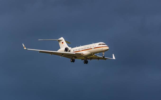 Auch Regierungsvertreter Deutschlands, so Bundeskanzler Olaf Scholz, kommen mit einem Bombardier Global 6000 an World Economic Forum in Davos. (Zürich, Schweiz, 16.01.2023) Flugzeuge