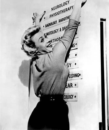 DOCTOR AT LARGE, Dilys Laye, 1957MBDDOAT EC032 PUBLICATIONXNOTxINxCANxCHNxFRAxITAxJPNxNORxPOLxRUSxESPxUKxUSA Copyright: xx MBDDOAT EC032