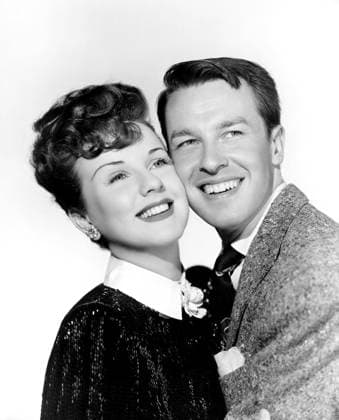 SOMETHING IN THE WIND, from left, Deanna Durbin, John Dall, 1947MBDSOIN EC079 PUBLICATIONXNOTxINxCANxCHNxFRAxITAxJPNxNORxPOLxRUSxESPxUKxUSA Copyright: xx MBDSOIN EC079