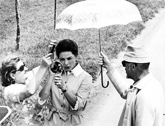 A WALK IN THE SPRING RAIN, Ingrid Bergman, center, on location in Tennessee, 1970MBDWAIN EC052 PUBLICATIONXNOTxINxCANxCHNxFRAxITAxJPNxNORxPOLxRUSxESPxUKxUSA Copyright: xx MBDWAIN EC052