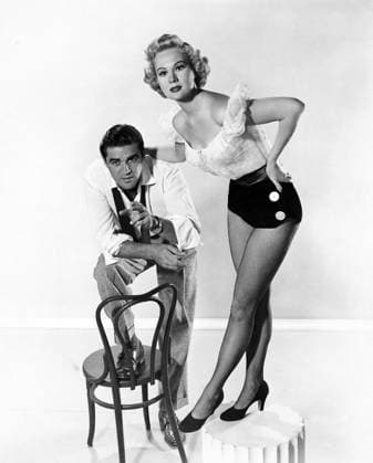 SHE S BACK ON BROADWAY, from left, Steve Cochran, Virginia Mayo, 1953MBDSHBA EC016 PUBLICATIONXNOTxINxCANxCHNxFRAxITAxJPNxNORxPOLxRUSxESPxUKxUSA Copyright: xx MBDSHBA EC016