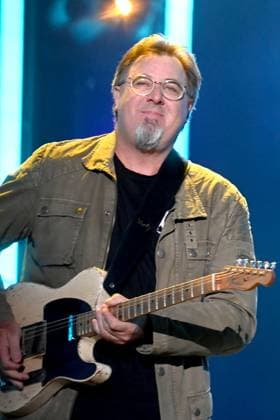 08 June 2023 - Nashville, Tennessee - Vince Gill. 2023 CMA Music Fest Nightly Concert held at Nissan Stadium. Photo Credit: Dara-Michelle Farr AdMedia 293217 2023-06-08 Tennessee Nashville Etats-Unis  Copyright: xAdMediax STAR_293217_005