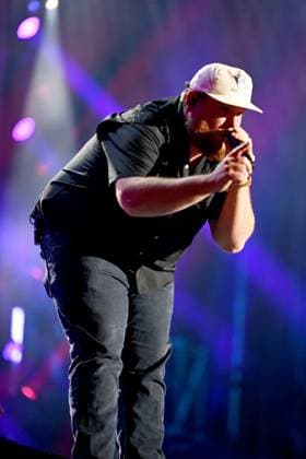 08 June 2023 - Nashville, Tennessee - Luke Combs. 2023 CMA Music Fest Nightly Concert held at Nissan Stadium. Photo Credit: Dara-Michelle Farr AdMedia 293217 2023-06-08 Tennessee Nashville Etats-Unis  Copyright: xAdMediax STAR_293217_030