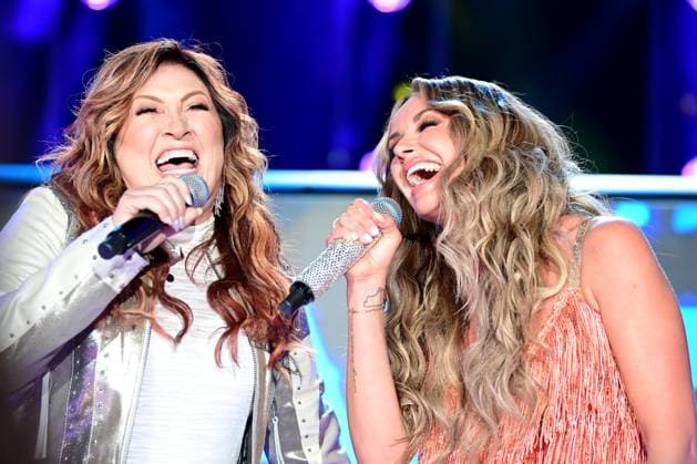 08 June 2023 - Nashville, Tennessee - Jo Dee Messina, Carly Pearce. 2023 CMA Music Fest Nightly Concert held at Nissan Stadium. Photo Credit: Dara-Michelle Farr AdMedia 293217 2023-06-08 Tennessee Nashville Etats-Unis  Copyright: xAdMediax STAR_293217_034