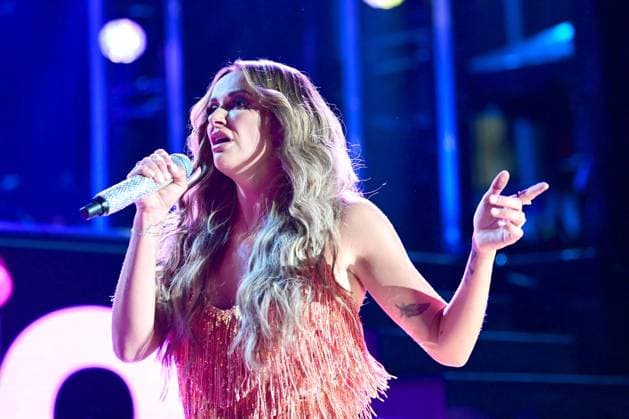 08 June 2023 - Nashville, Tennessee - Carly Pearce. 2023 CMA Music Fest Nightly Concert held at Nissan Stadium. Photo Credit: Dara-Michelle Farr AdMedia 293217 2023-06-08 Tennessee Nashville Etats-Unis  Copyright: xAdMediax STAR_293217_036