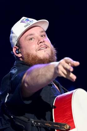 08 June 2023 - Nashville, Tennessee - Luke Combs. 2023 CMA Music Fest Nightly Concert held at Nissan Stadium. Photo Credit: Dara-Michelle Farr AdMedia 293217 2023-06-08 Tennessee Nashville Etats-Unis  Copyright: xAdMediax STAR_293217_041