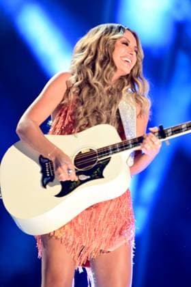 08 June 2023 - Nashville, Tennessee - Carly Pearce. 2023 CMA Music Fest Nightly Concert held at Nissan Stadium. Photo Credit: Dara-Michelle Farr AdMedia 293217 2023-06-08 Tennessee Nashville Etats-Unis  Copyright: xAdMediax STAR_293217_044